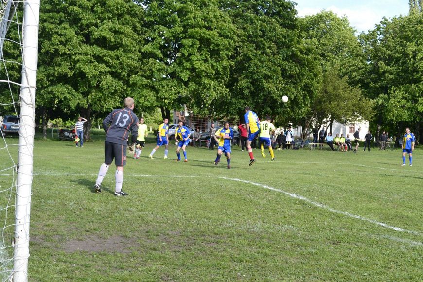 Іскра - Златокрай 16 травня 02