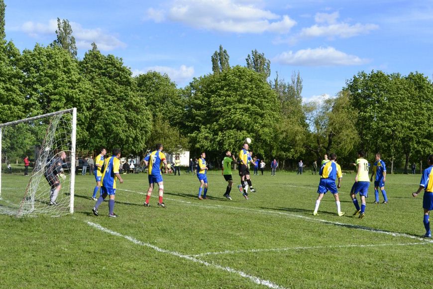 Іскра - Златокрай 16 травня 04